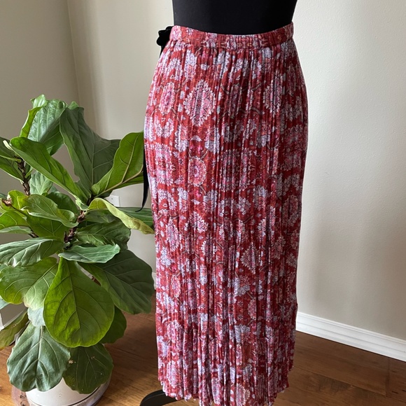 Ne Quittez Pas XS pleated wrap full circle skirt in red floral print - Picture 4 of 8